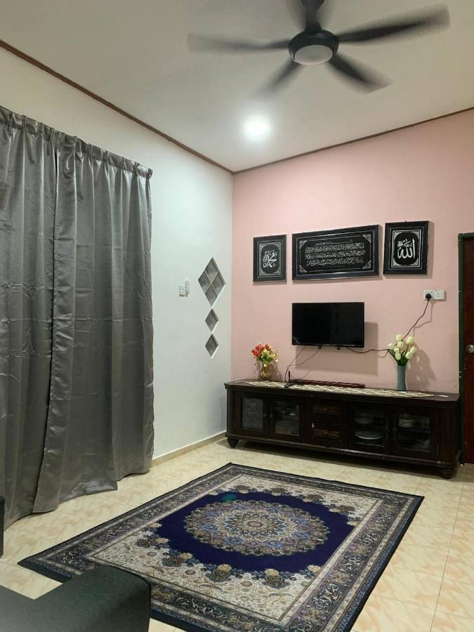 Lavender Homestay Desa Chendering 3 Bedrooms Kuala Terengganu Esterno foto