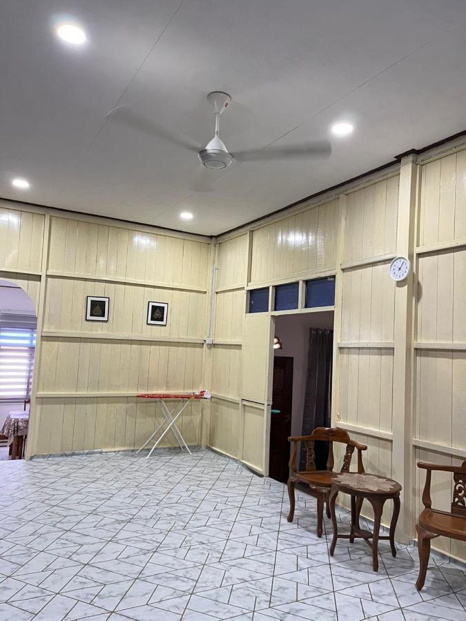 Lavender Homestay Desa Chendering 3 Bedrooms Kuala Terengganu Esterno foto